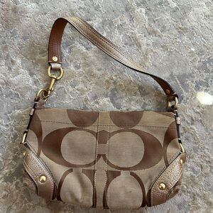 Coach Brown Shoulder bag
Signature coated gold/khaki